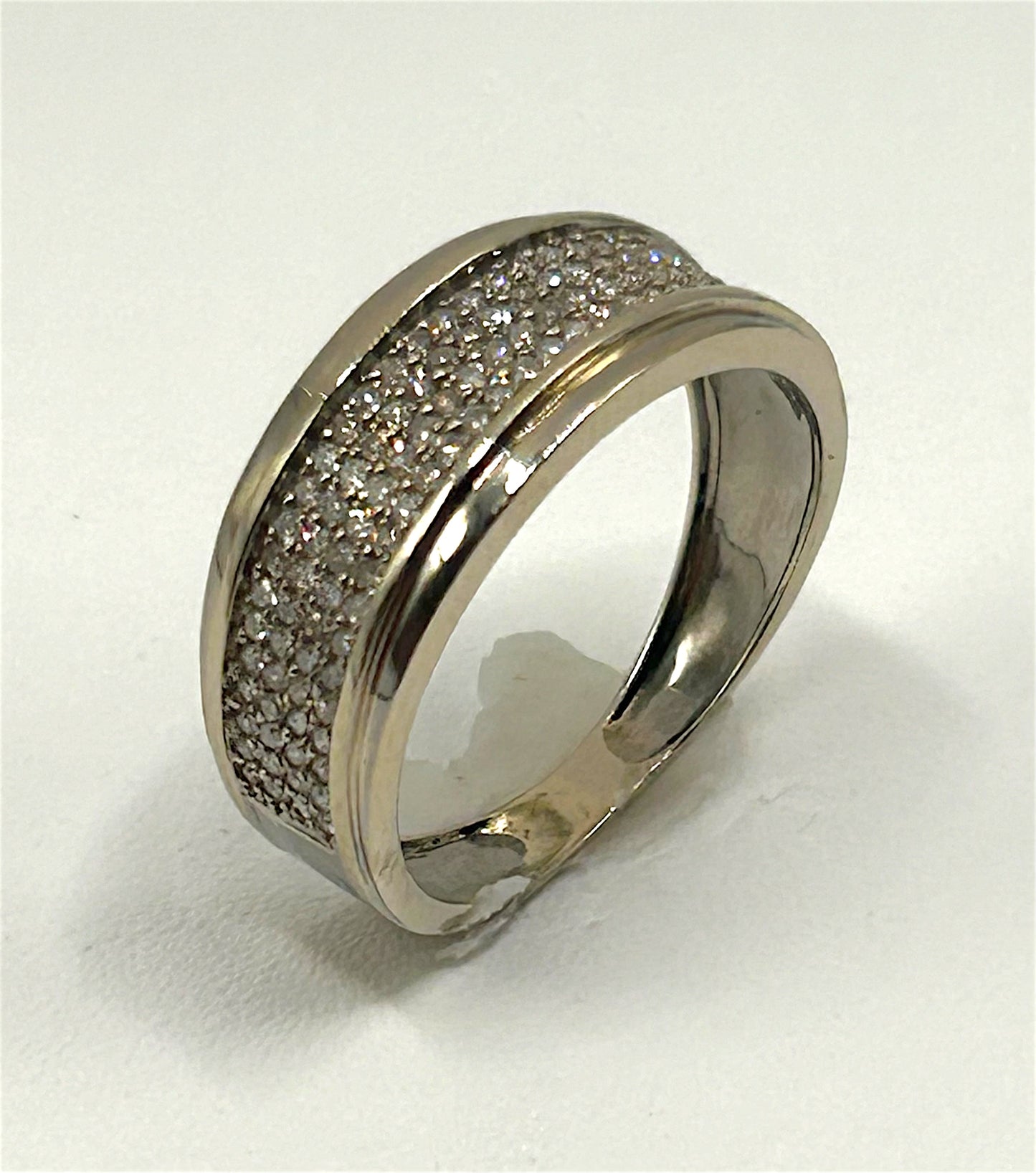 Men's Exquisite Diamond Gold Band