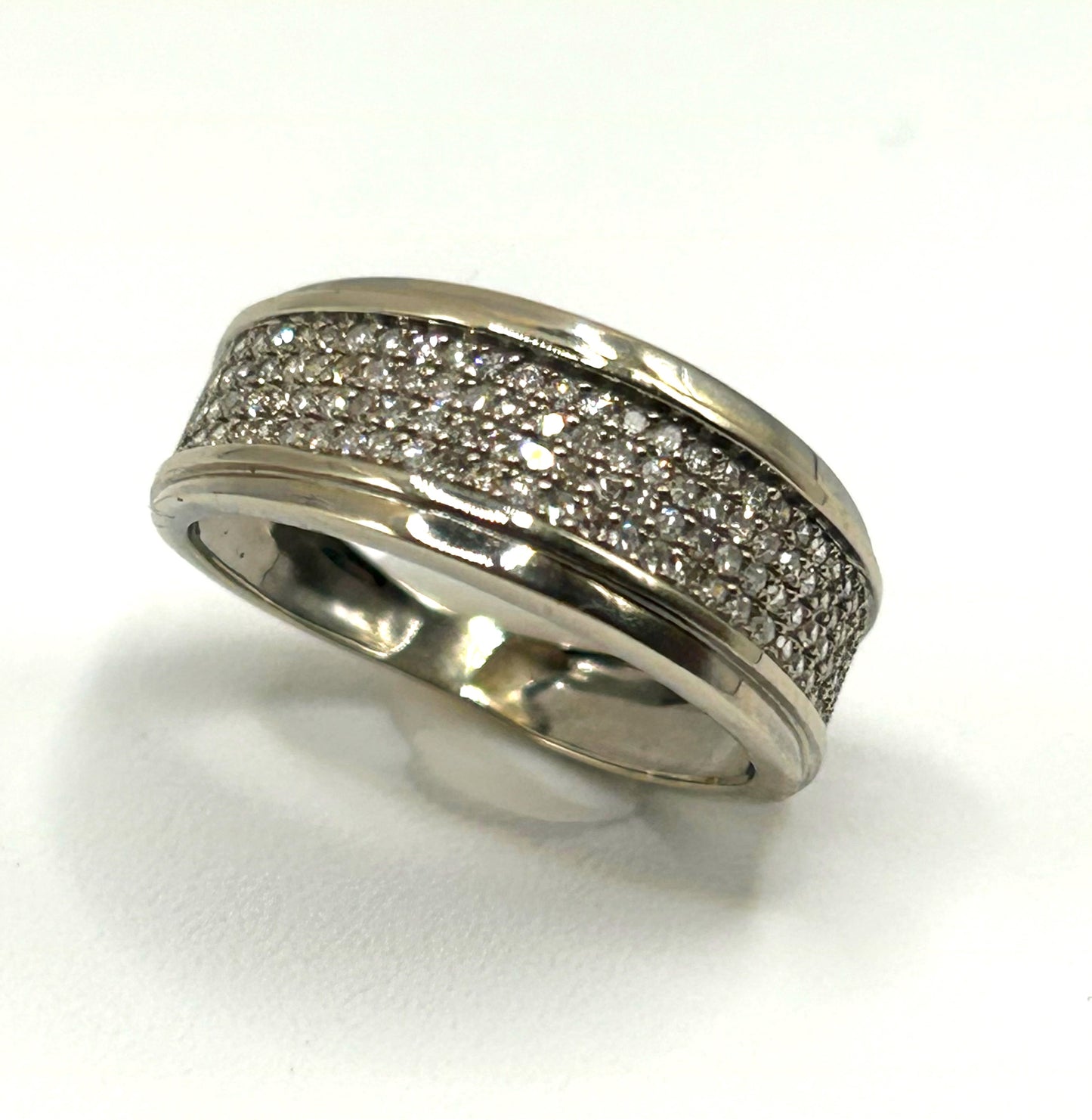 Men's Exquisite Diamond Gold Band